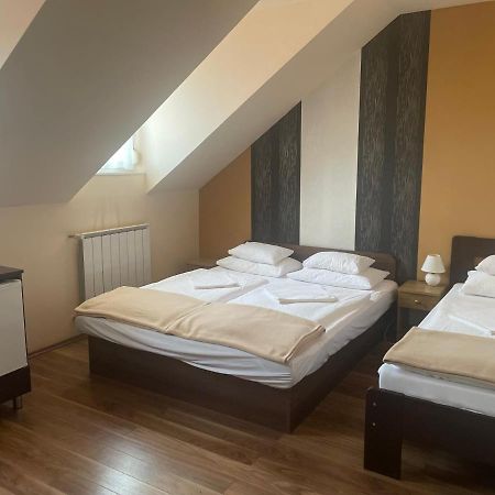 Kastelykert Fogado Hotel Szeged Buitenkant foto
