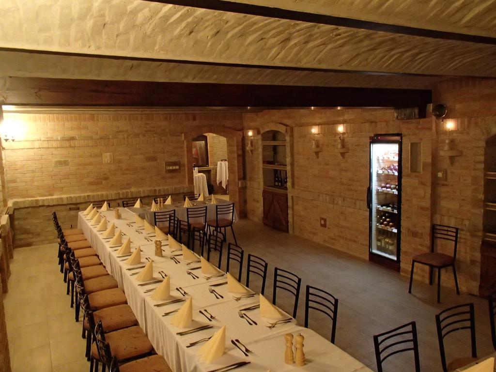 Kastelykert Fogado Hotel Szeged Buitenkant foto